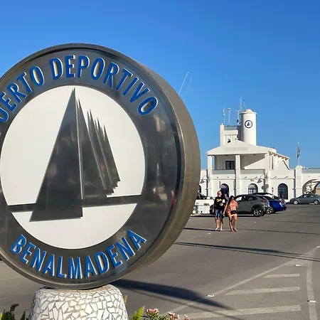 Isla Puerto Marina Бенальмадена
