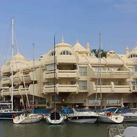 Isla Puerto Marina Бенальмадена